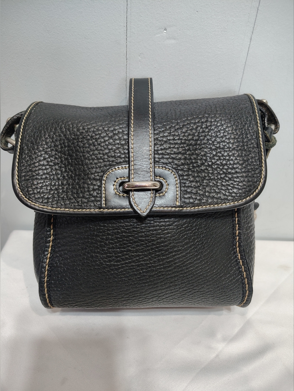 Dooney & Bourke Black Pebbled Leather Crossbody Bag with Contrast Stitching